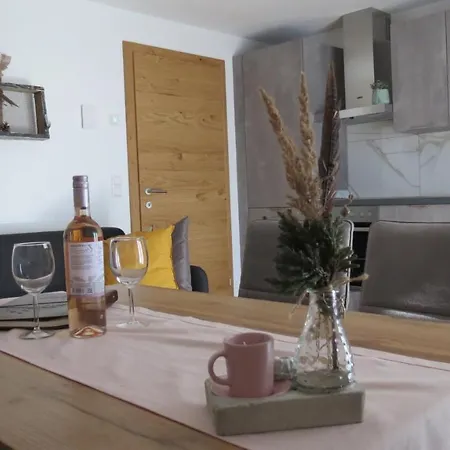 M4 מלון דירות וואגריין